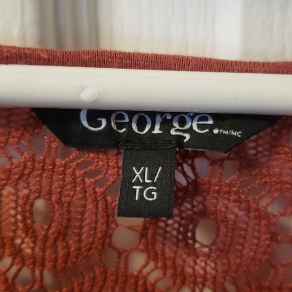 5/$20🕸 lace detail rust colored top - Picture 3 of 5